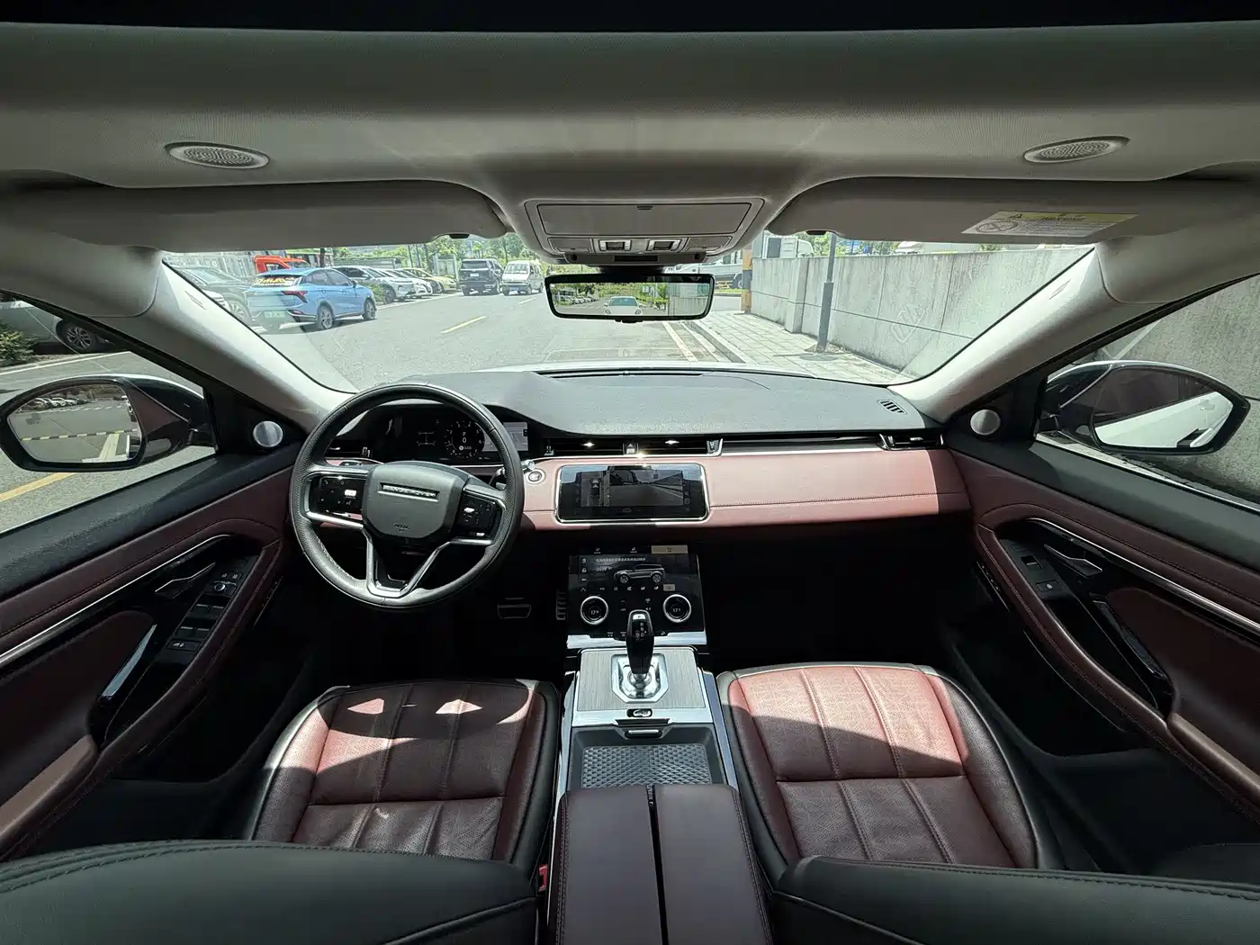 Land Rover Range Rover Evoque 2022 Range Rover Evoque L 249PS R-Dynamic HSE Luxury Edition фото 15