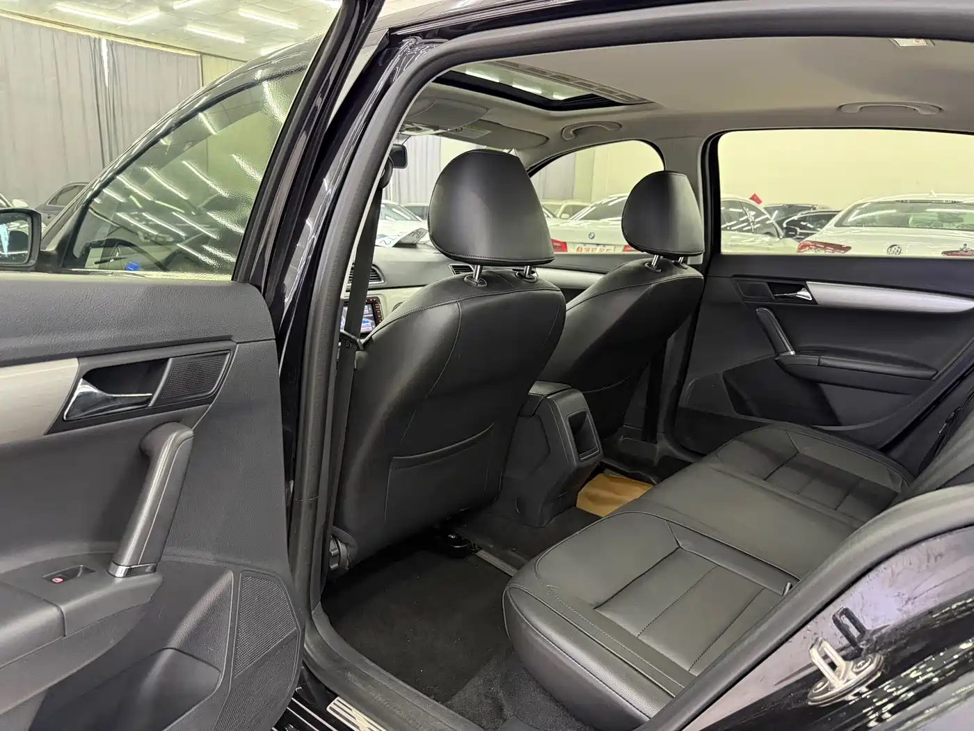 Volkswagen Lavida 2013 Facelift Classic 1.6L Automatic Comfort фото 5