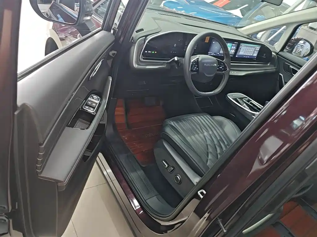 SAIC Maxus Maxus G90 2022 2.0T Galaxy 7-Seater Edition фото 16