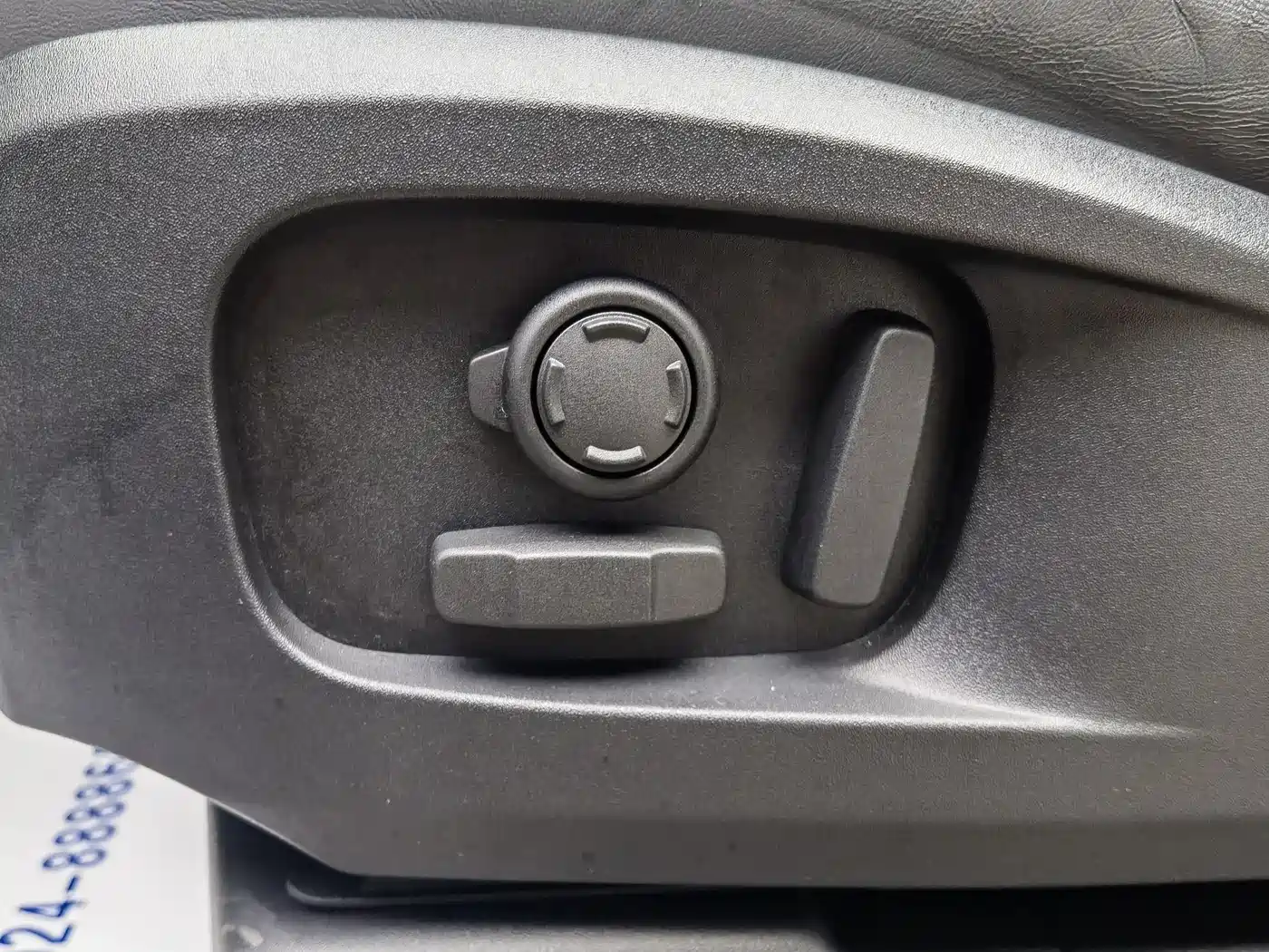Land Rover Defender 2022 110 P400 X-DYNAMIC HSE фото 17