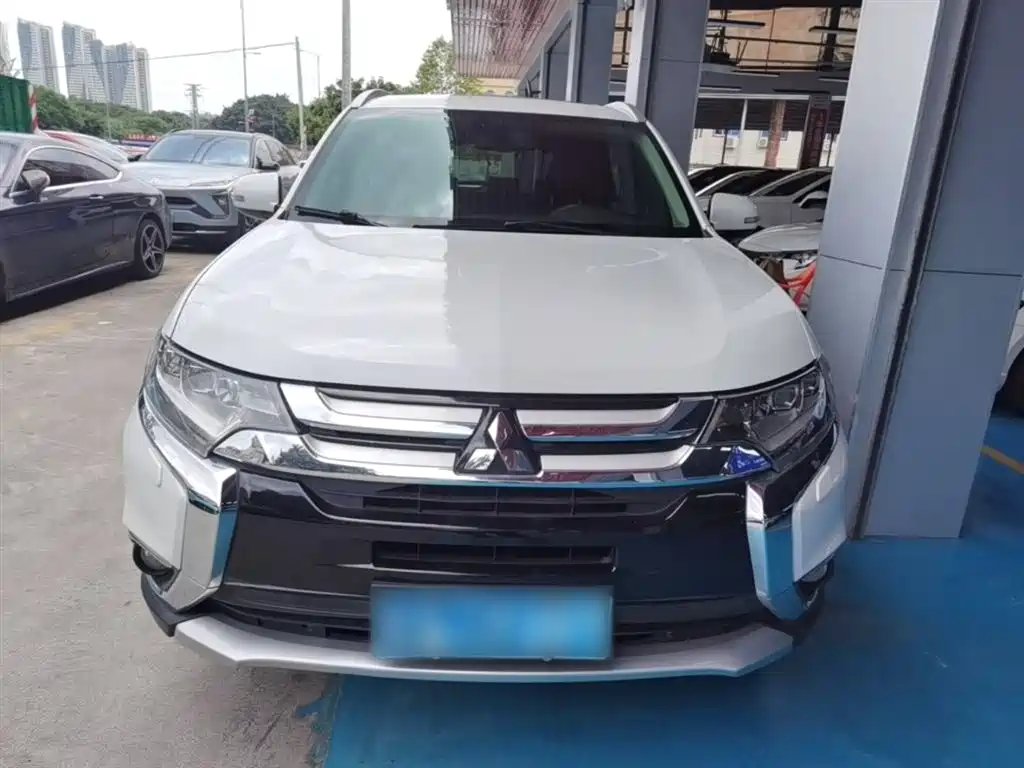 MITSUBISHI OUTLANDER