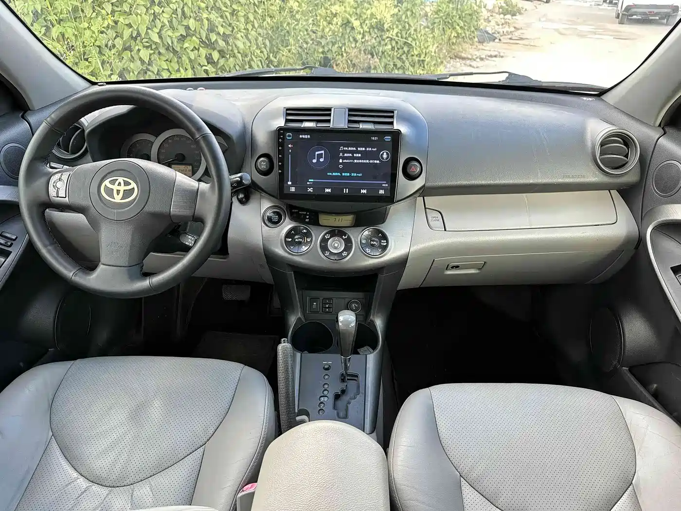 Toyota RAV4 Rongfang 2010 2.0L Automatic Luxury Upgrade Edition фото 7