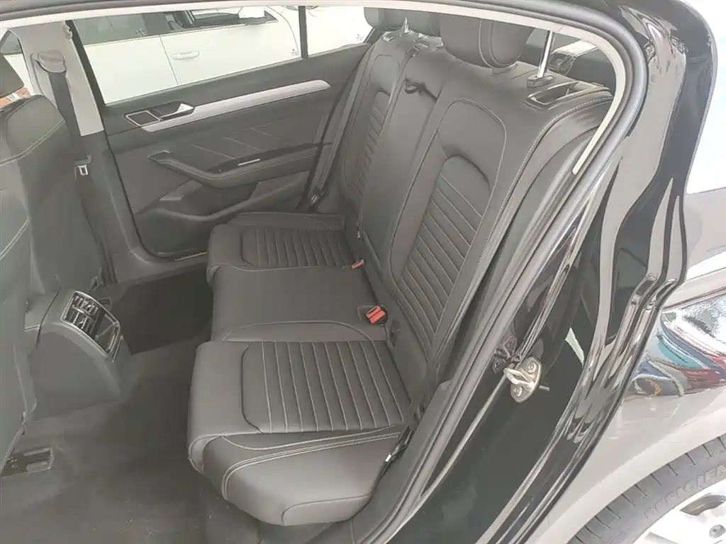 Volkswagen Magotan 2023 2 Million Units Commemorative Edition 280TSI DSG Comfort фото 17