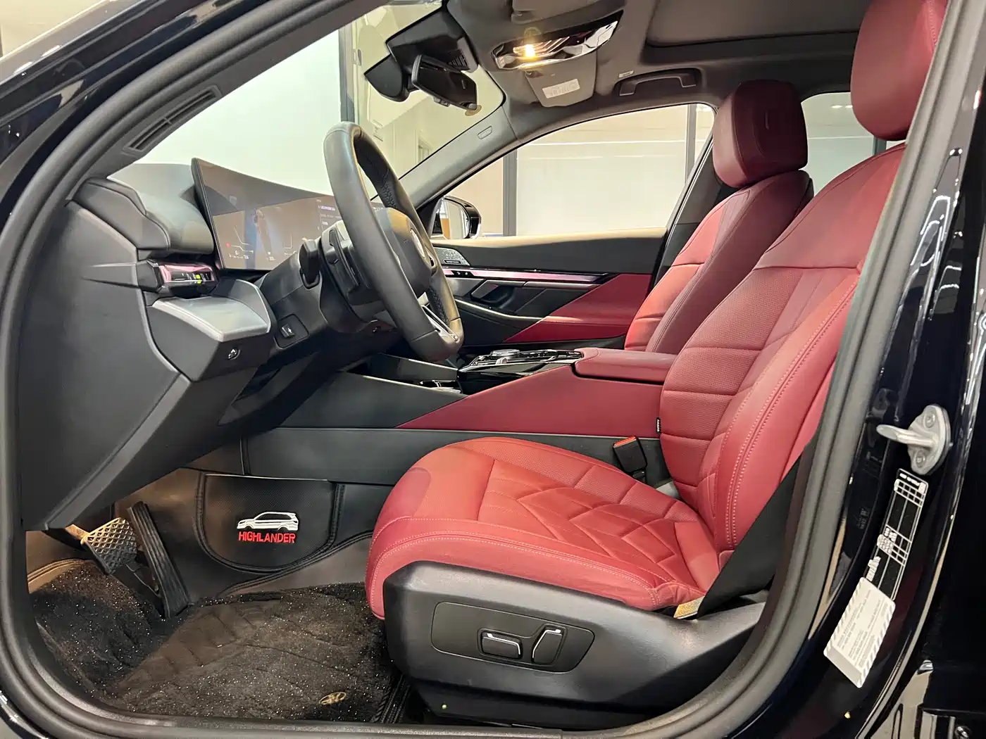 BMW 5 Series 2025 530Li Leading M Sport Package фото 9