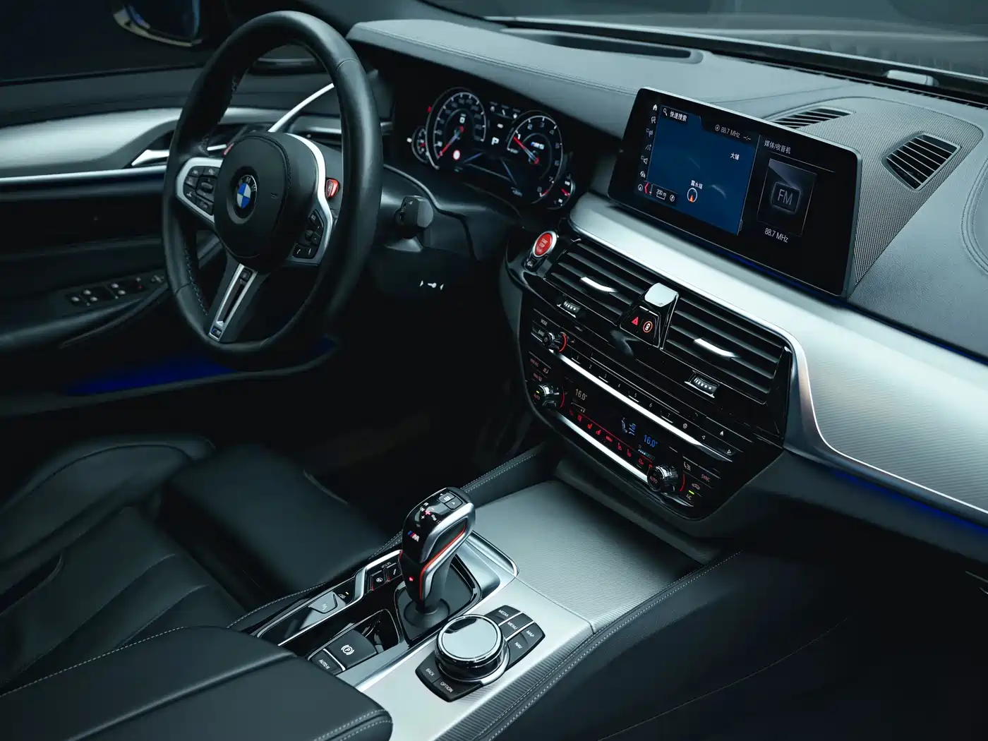 BMW M5 2018 M5 фото 10