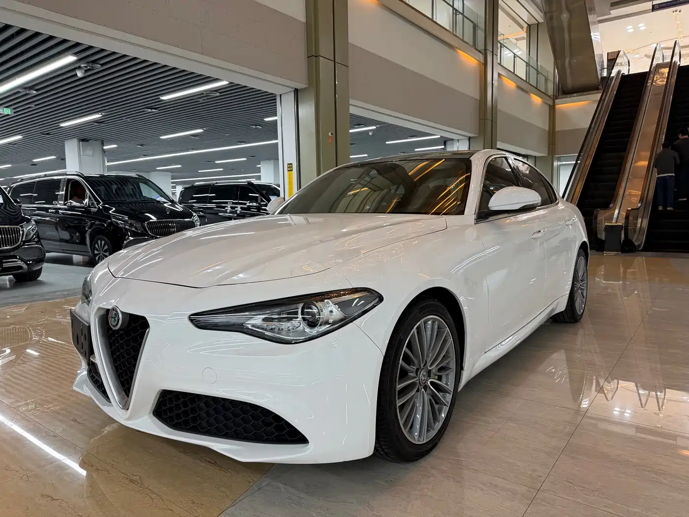 Alfa Romeo Giulia 2017 2.0T 280HP Luxury Edition