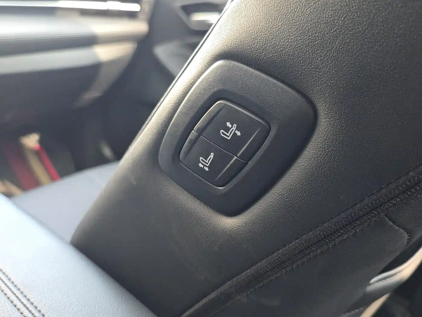 Toyota Avalon 2022 Hybrid 2.5L Luxury Edition фото 19