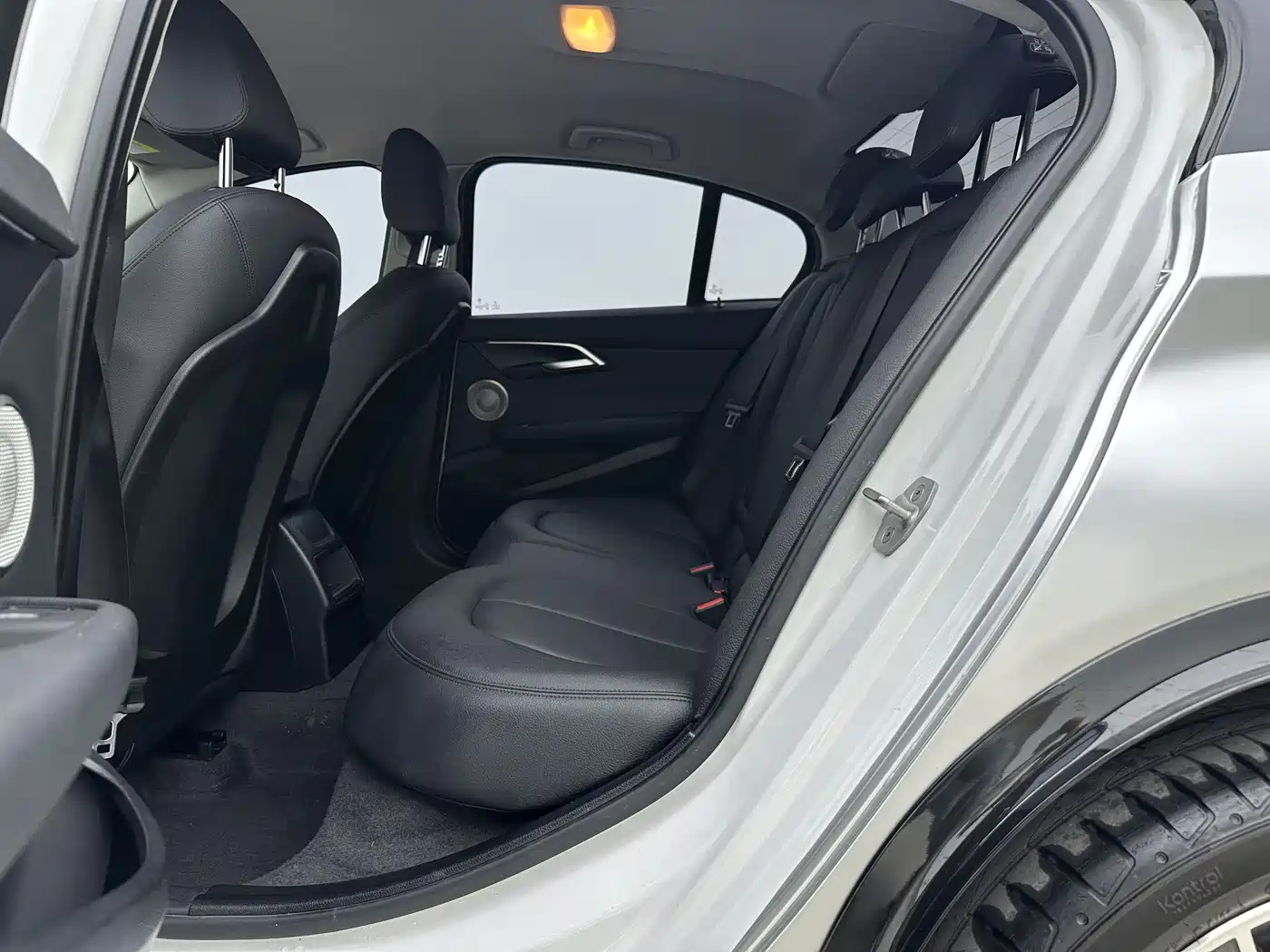 BMW 1 Series 2023 120i M Sport фото 5
