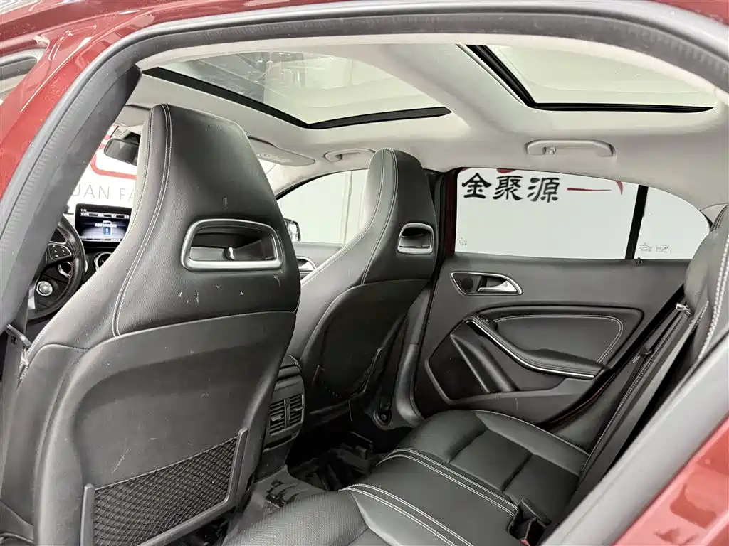 Mercedes-Benz GLA 2018 GLA 200 Dynamic фото 11