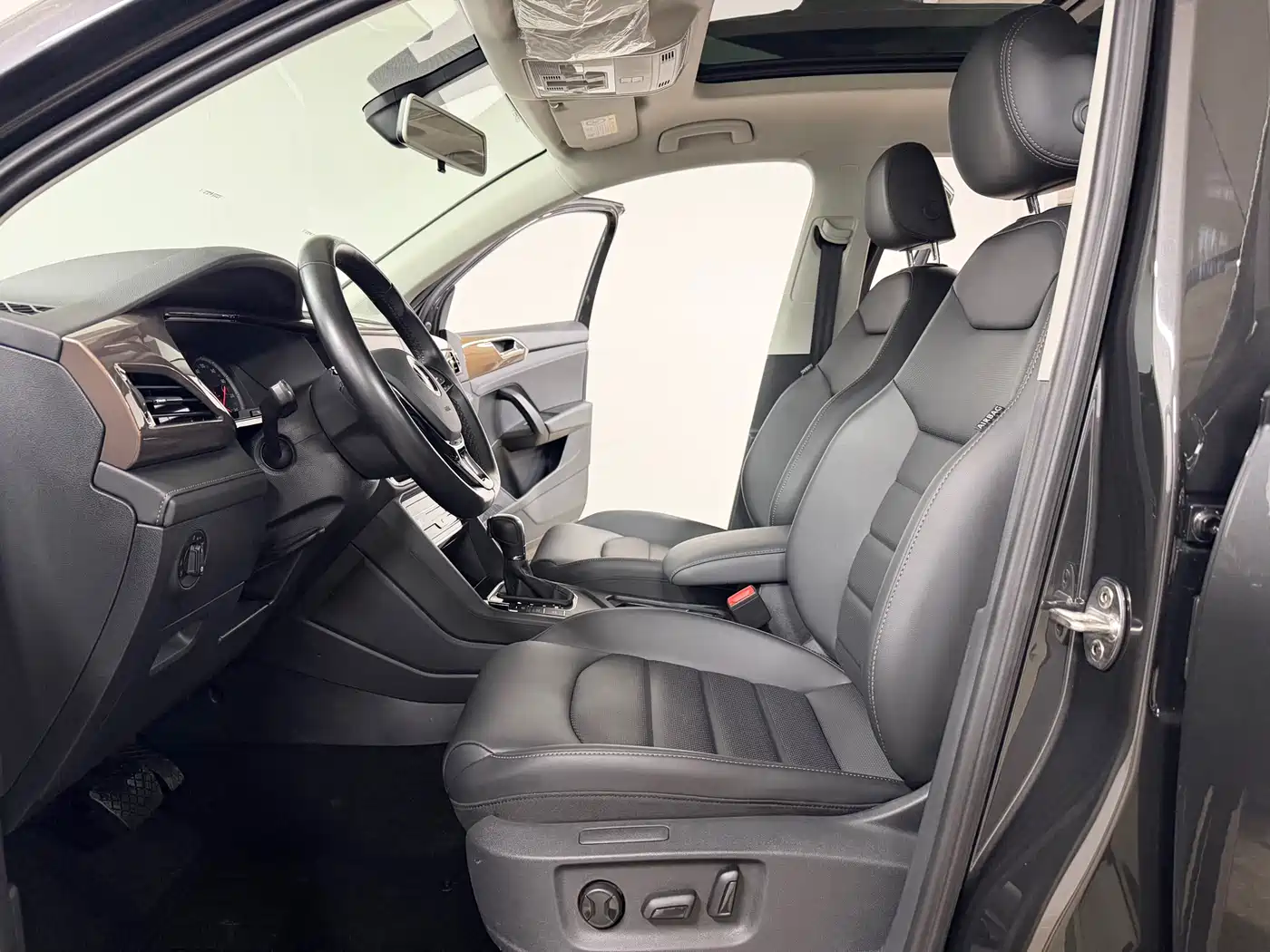 Volkswagen Tharu 2021 Model 280TSI 2WD Luxury Edition фото 7