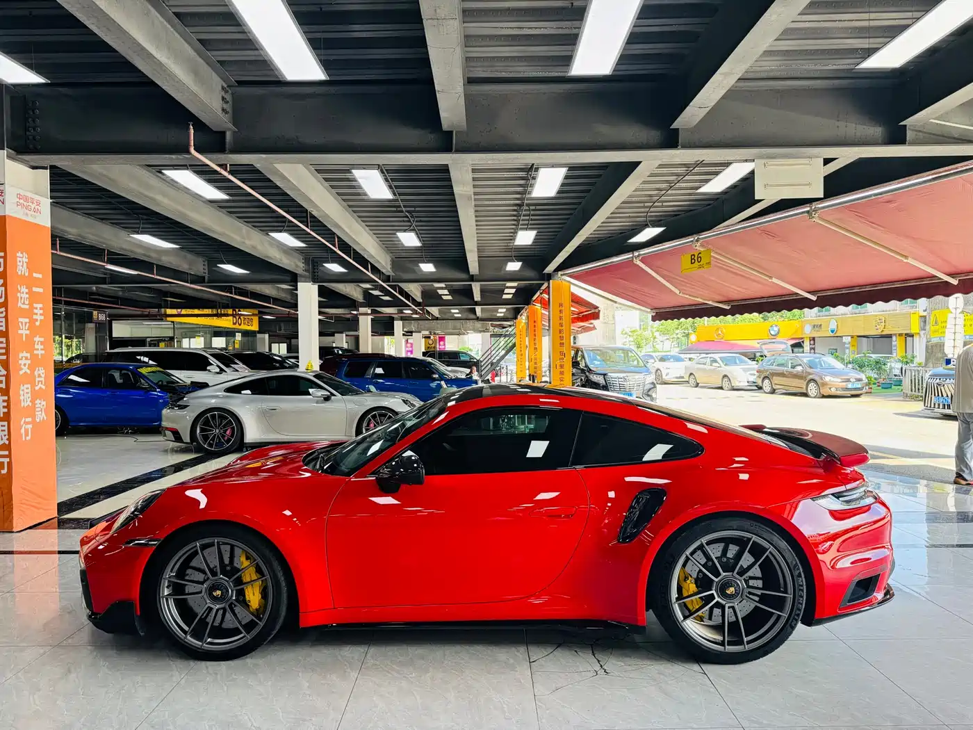 Porsche 911 2023 Turbo S 3.7T фото 16