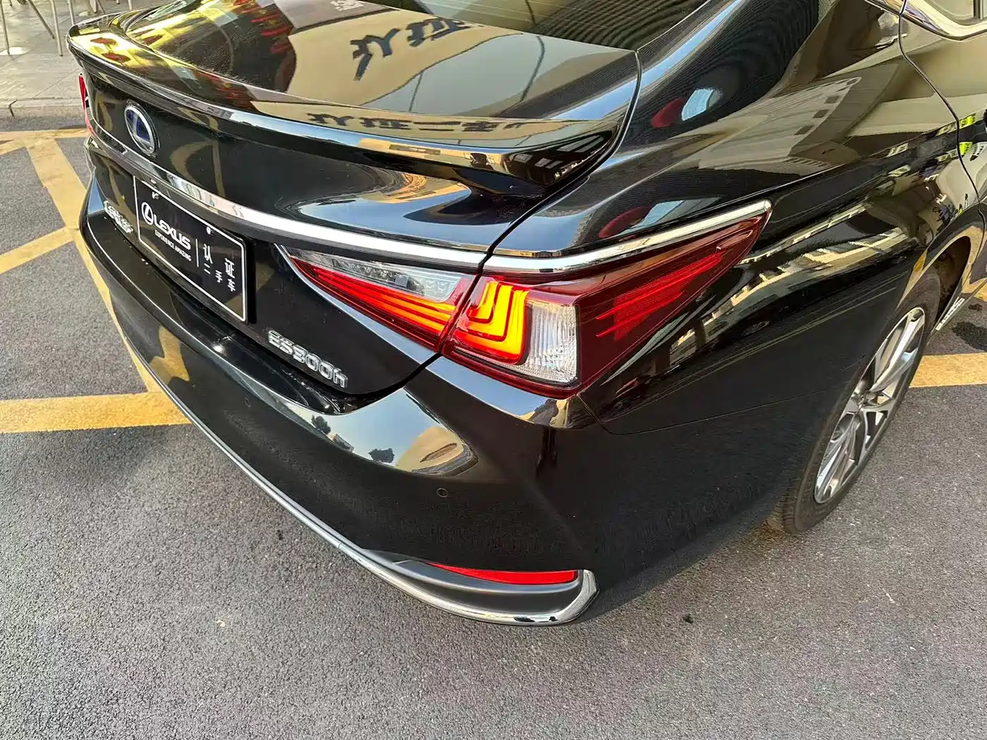 Lexus ES 2021 300h Excellence Edition фото 21