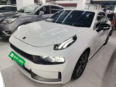 Lynk & Co 03
