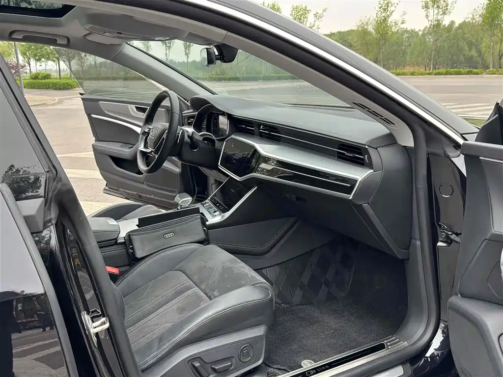 Audi A7L 2024 45 TFSI Luxury фото 8