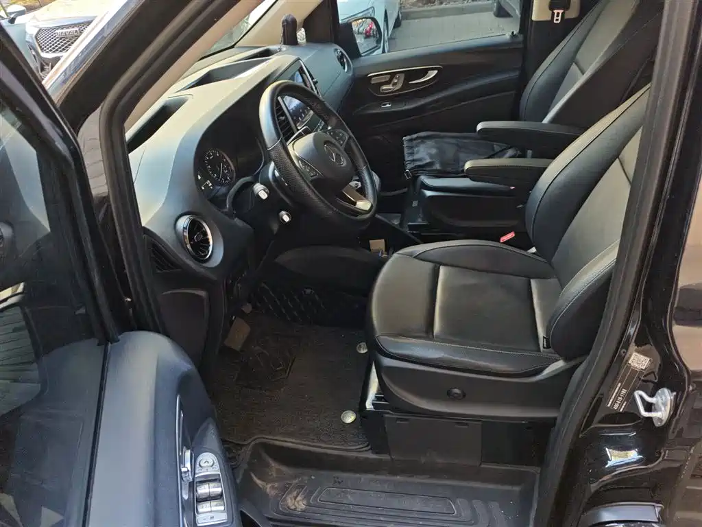 Mercedes-Benz Vito 2023 2.0T Business 7-Seater фото 12