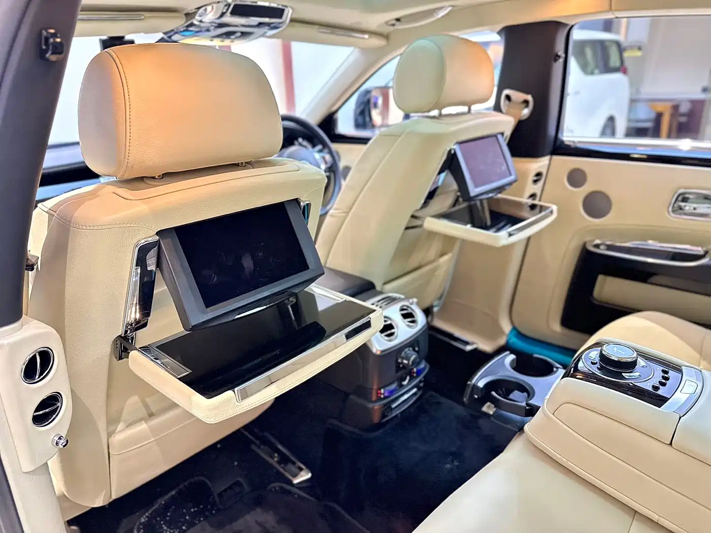 Rolls-Royce Ghost 2010 Model 6.6T Standard фото 9