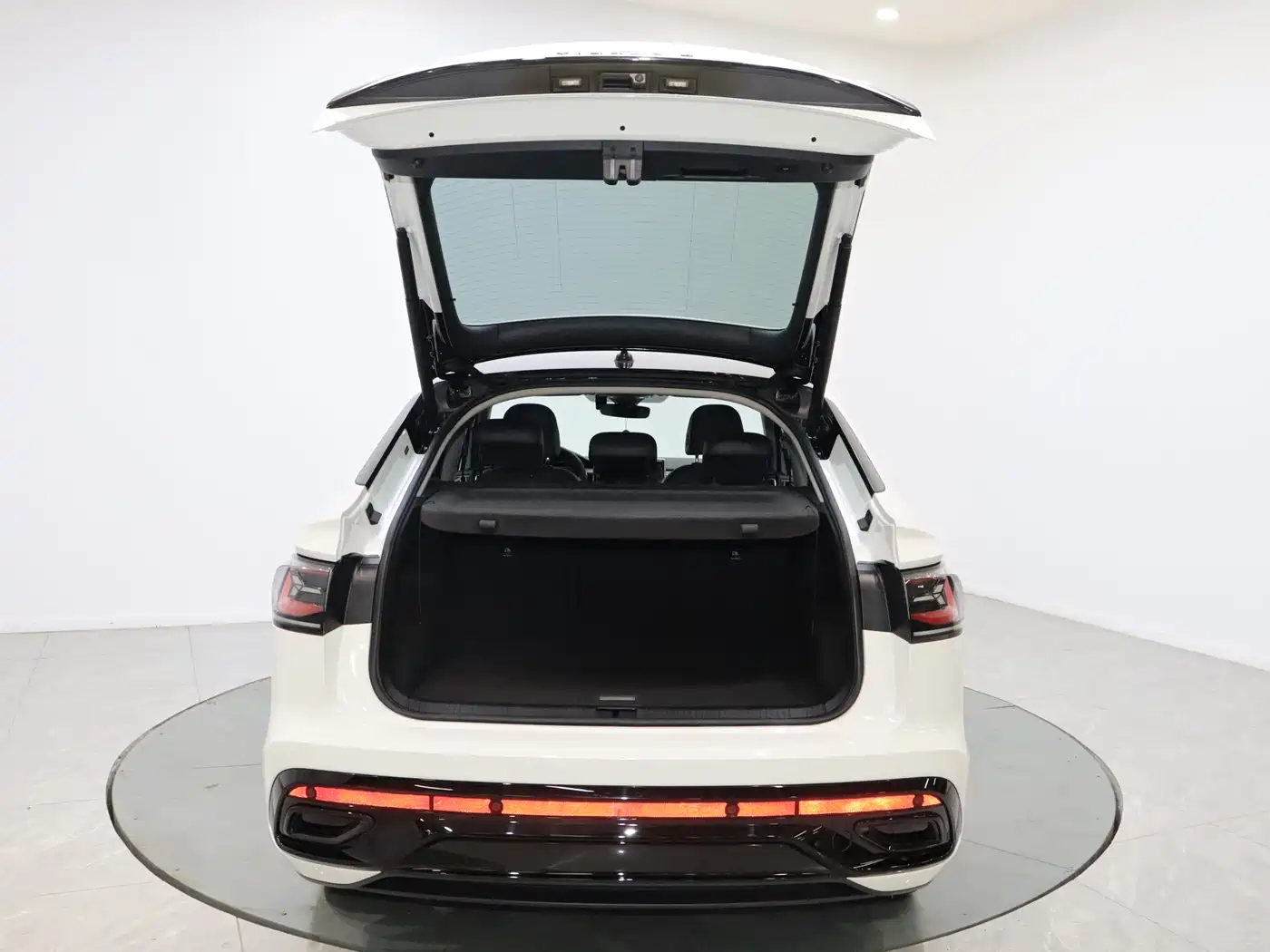 Volkswagen Tiguan X 2023 Facelift 330TSI FWD Flagship фото 17