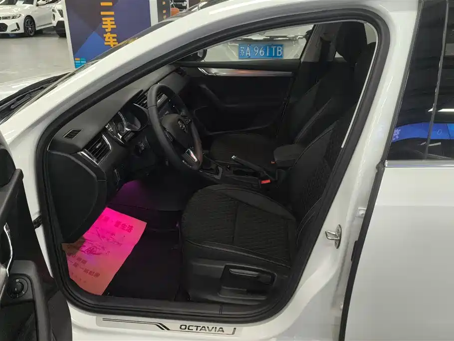 Škoda Octavia 2019 1.5L Auto Comfort Edition фото 9