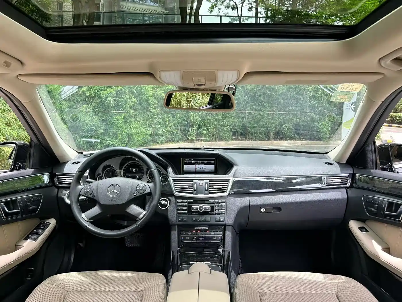 Mercedes-Benz E-Class 2013 E 300 L Fashion фото 5