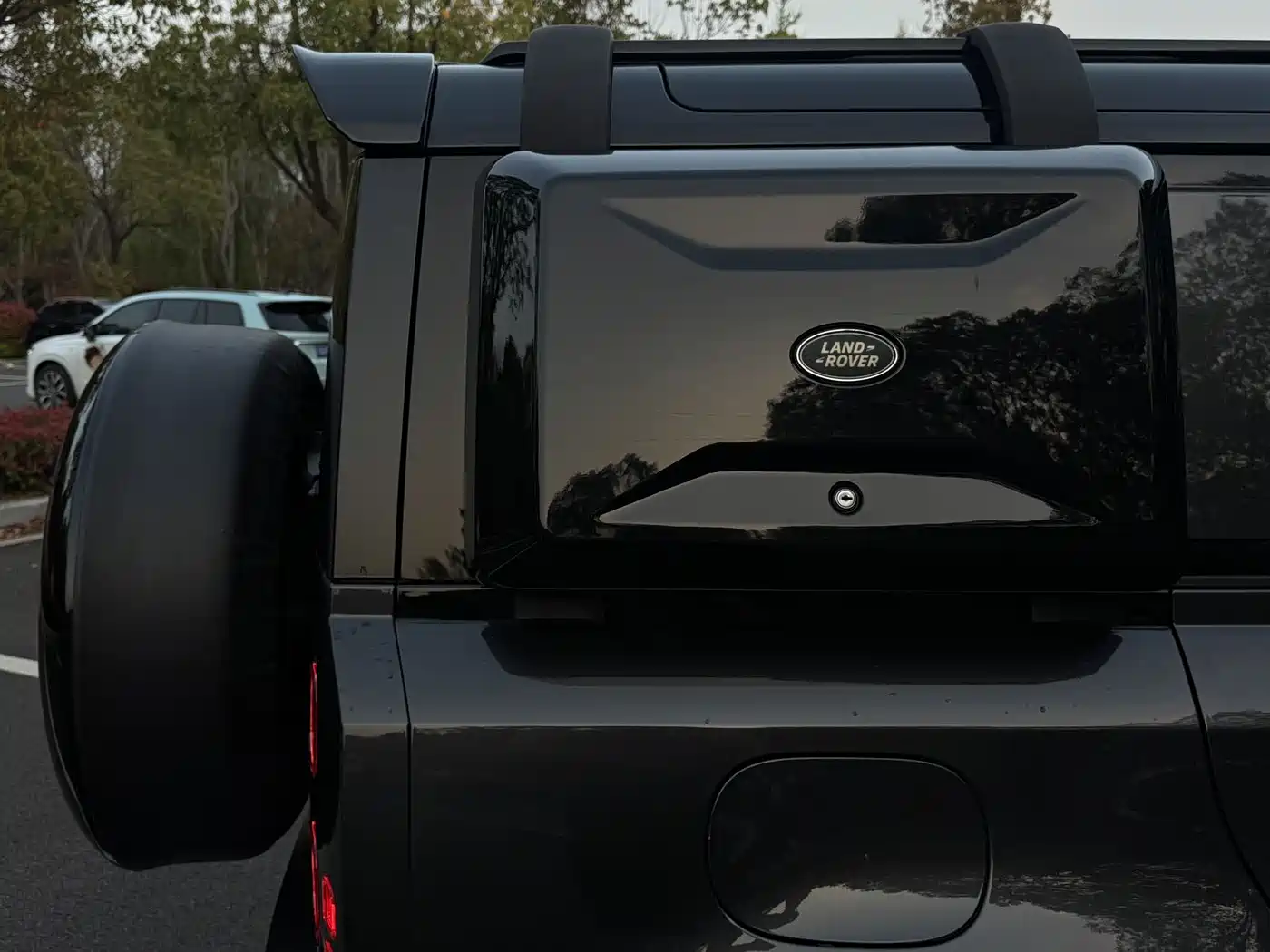 Land Rover Defender 2023 Model 110 3.0T P400 X-DYNAMIC HSE фото 7