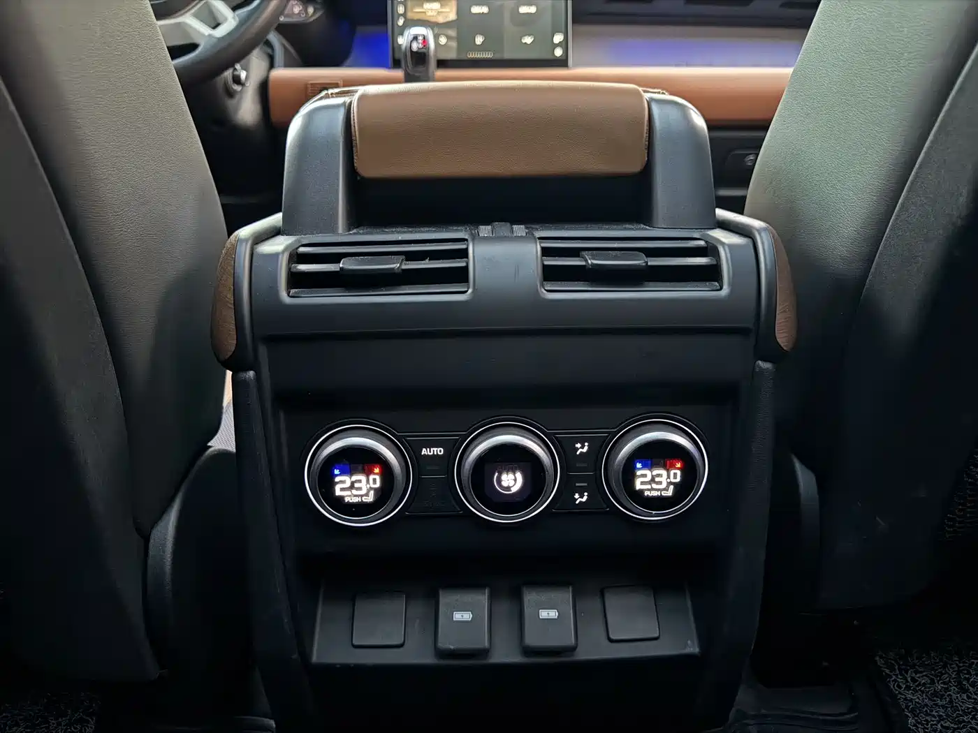 Land Rover Defender 2023 Model 110 3.0T P400 X-DYNAMIC HSE фото 12