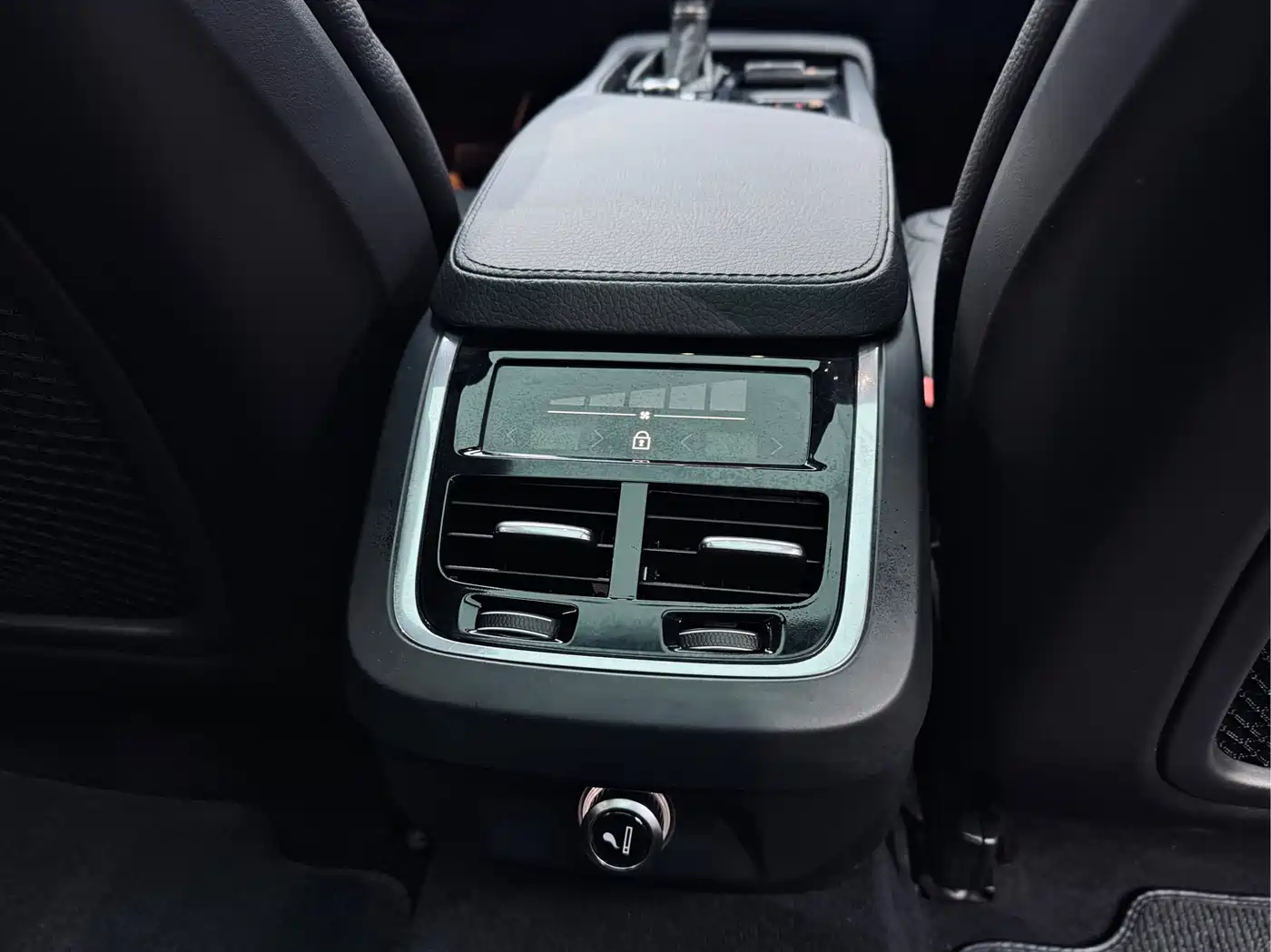 Фото 20 - Volvo V90