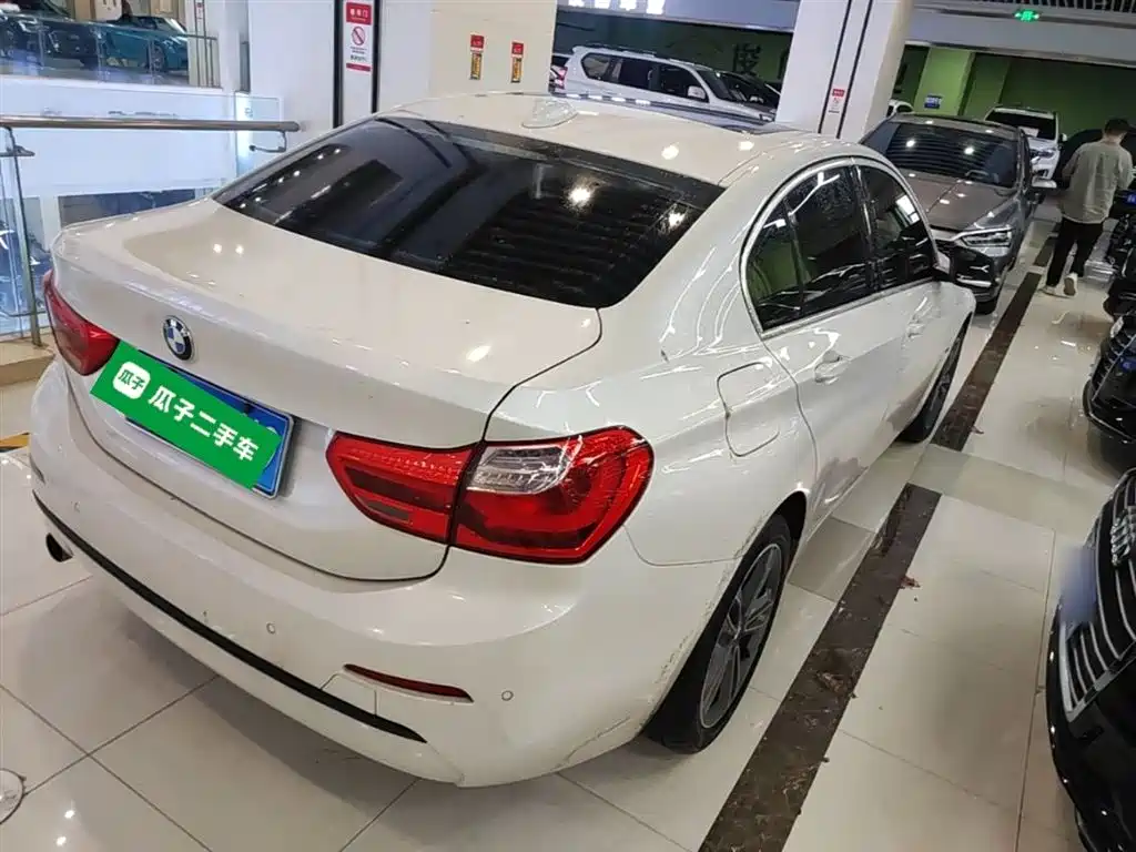 BMW 1 Series 2017 118i Sport фото 7
