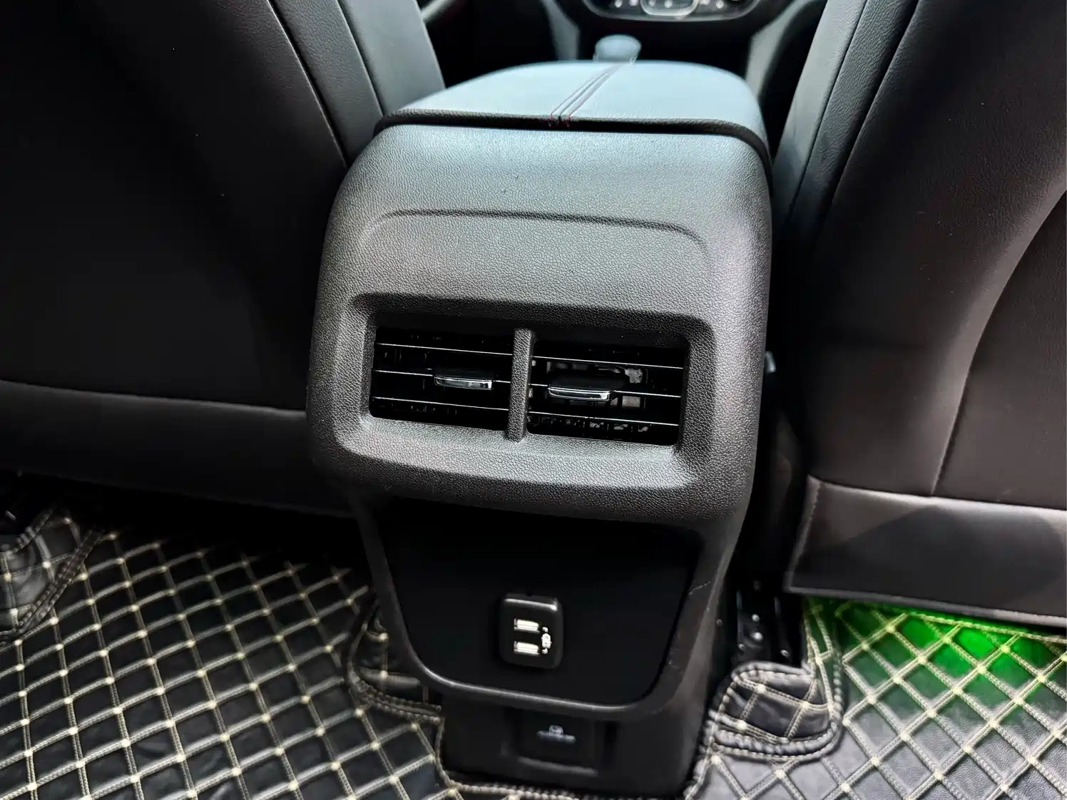 Фото 17 - Chevrolet Equinox