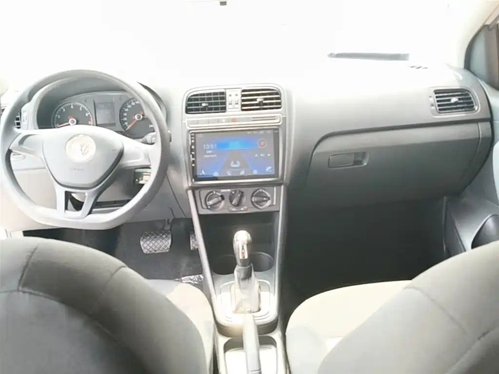 Volkswagen Polo 2016 1.4L Automatic Trend фото 10