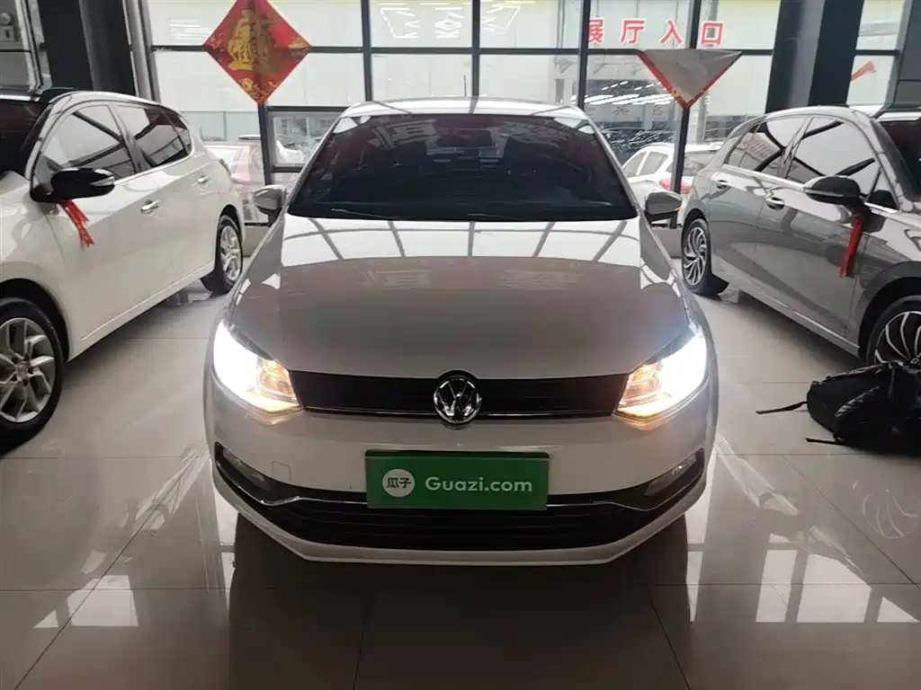 Volkswagen Polo 2016 1.6L Automatic Comfort фото 3