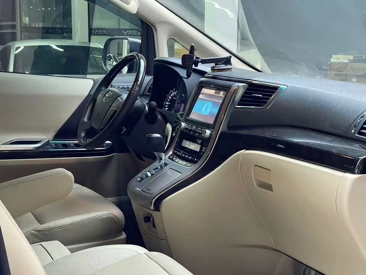 Toyota Alphard 2012 3.5L Luxury Edition фото 13