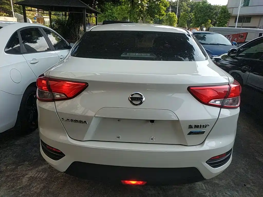 Nissan Bluebird 2021 2021 1.6L CVT Cool Edition