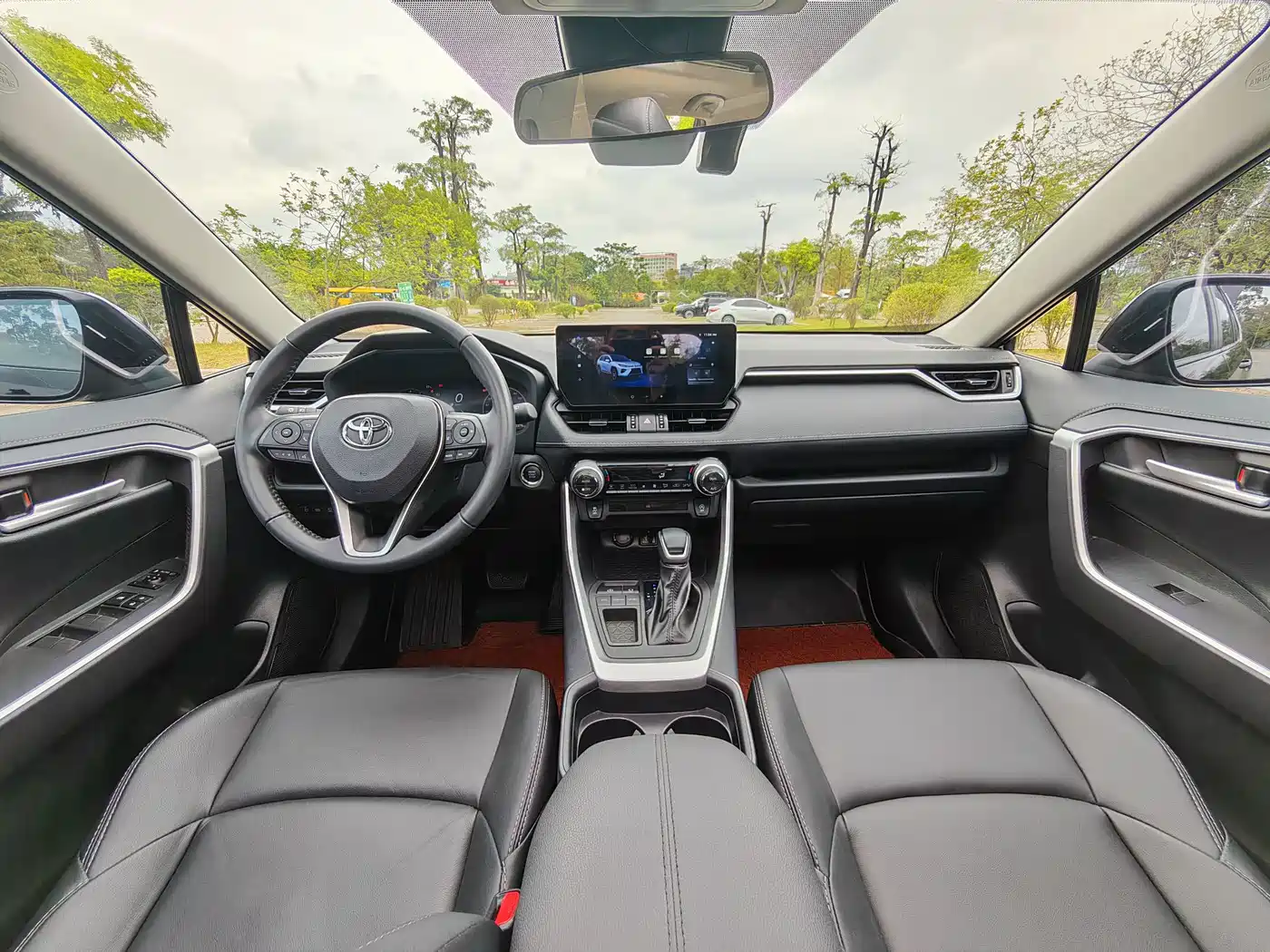 Toyota Wildlander 2024 2.0L CVT 2WD Luxury PLUS Edition фото 18