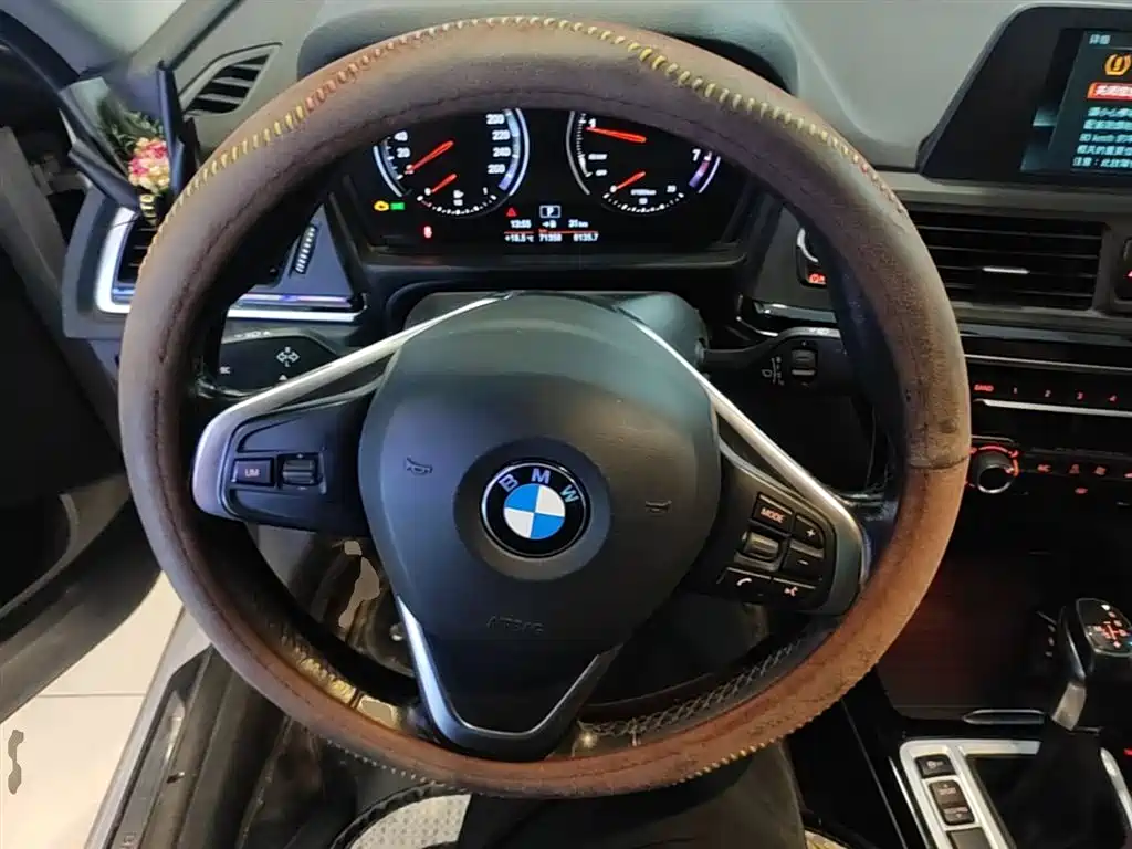 BMW 1 Series 2017 118i Sport фото 11