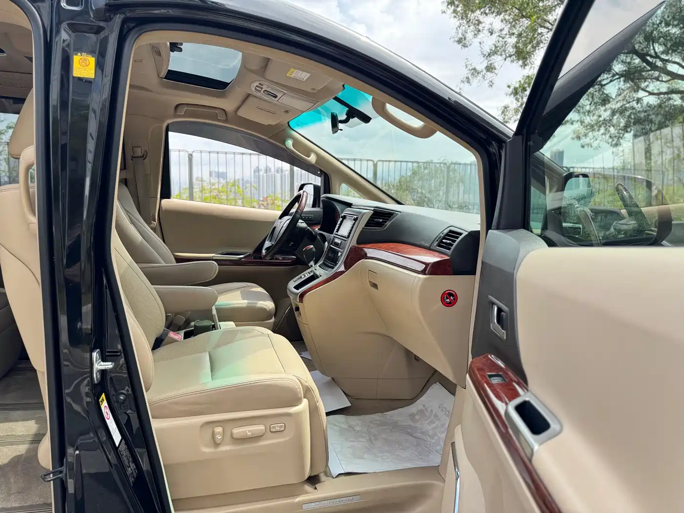 Toyota Alphard 2011 3.5L Luxury Edition фото 17