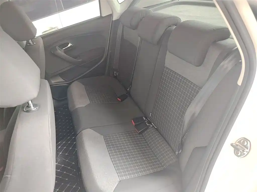 Volkswagen Polo 2016 1.6L Automatic Comfort фото 16