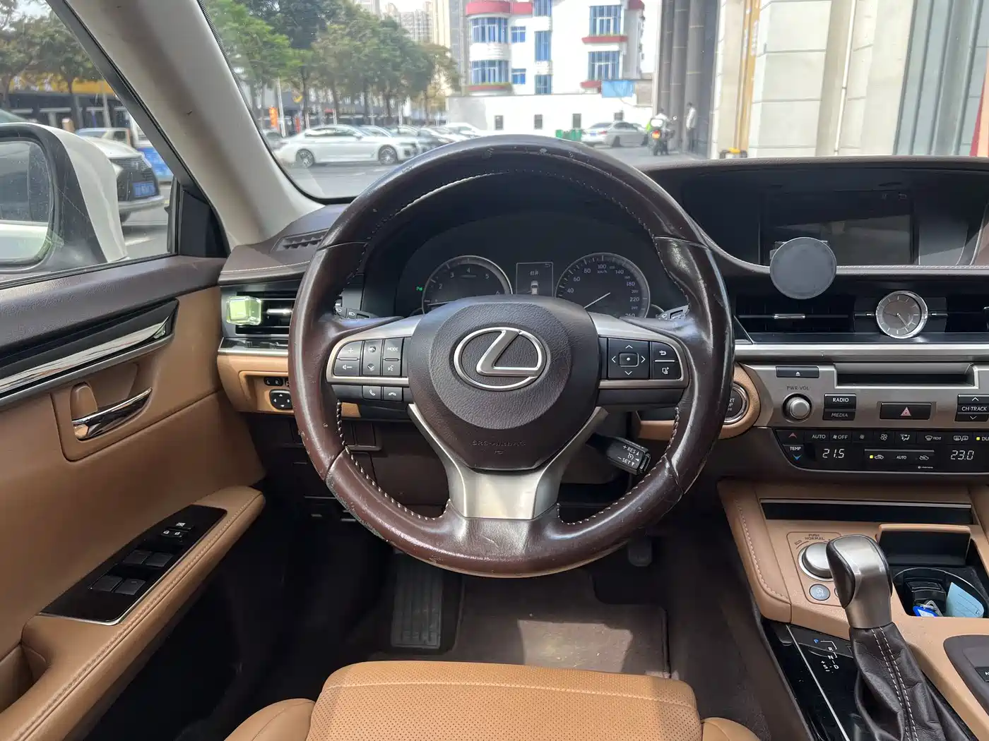 Lexus ES 2015 200 Elite Edition фото 8