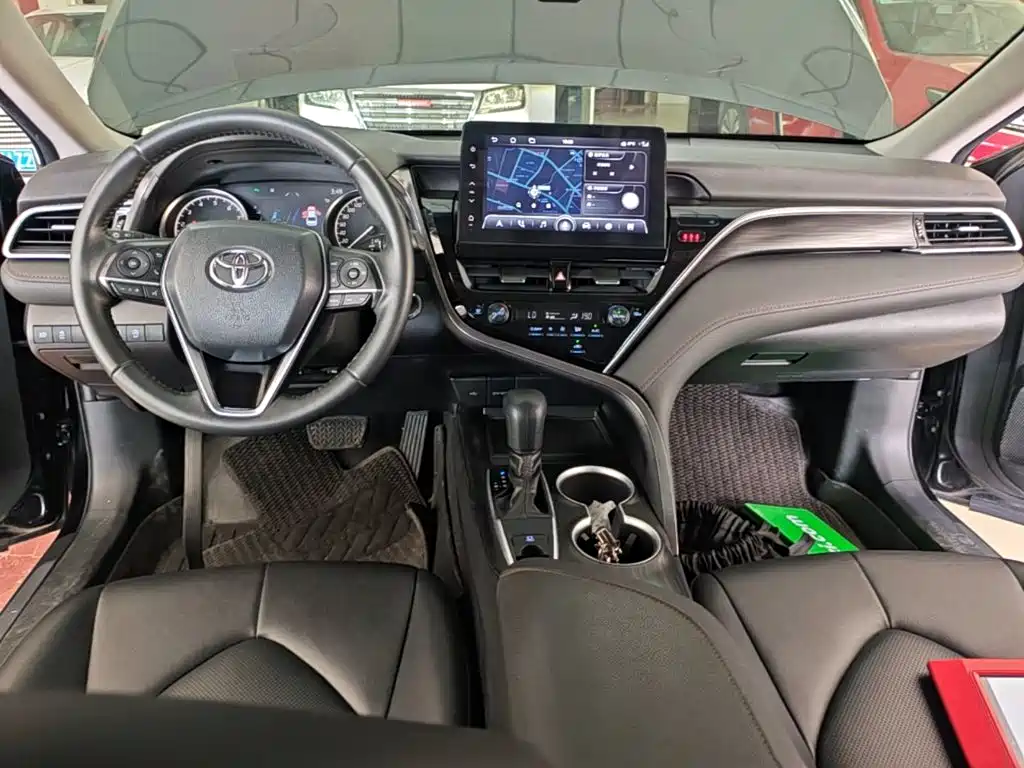 Photo 10 - Toyota Camry