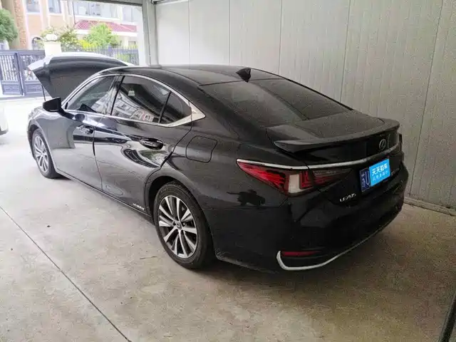 Lexus ES 2020 Model 300h Excellence Edition — фото 2