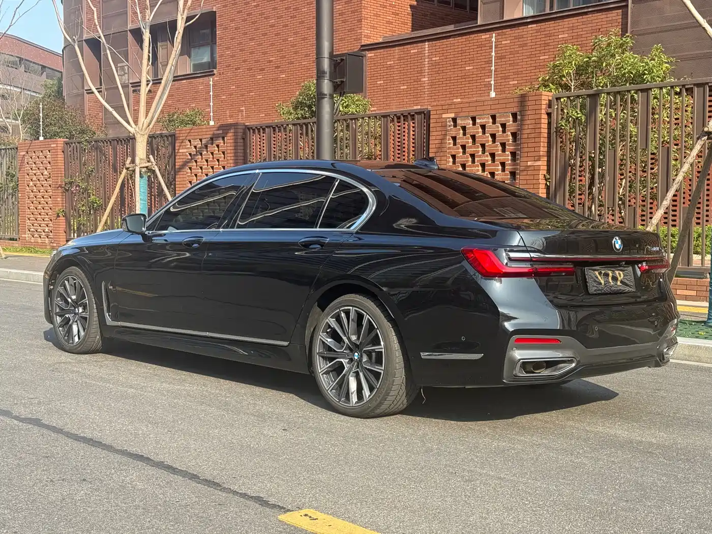 BMW 7 Series 2021 Model 740Li Leading M Sport Package фото 13