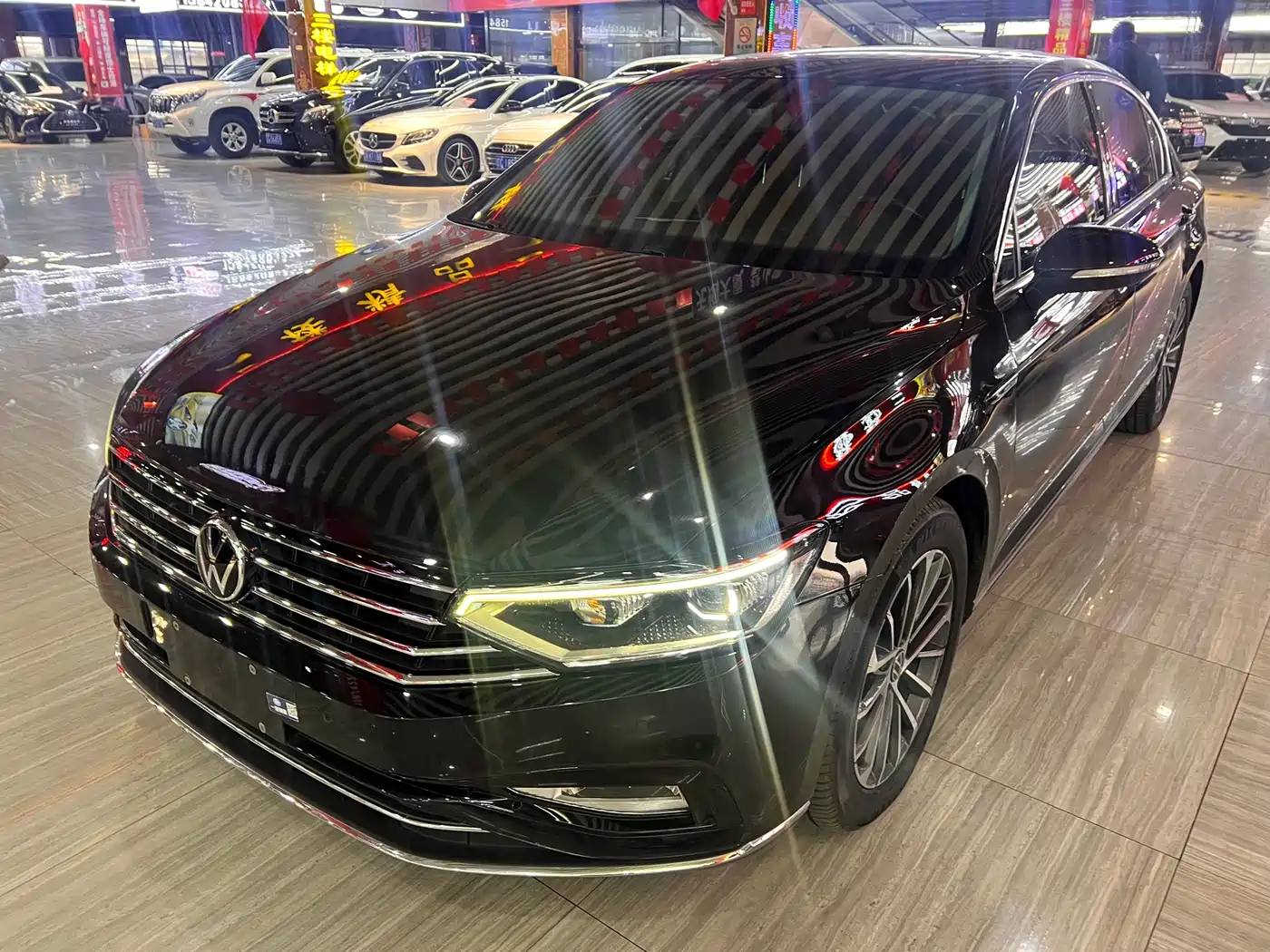 Volkswagen Magotan 2021 330TSI DSG 30th Anniversary Edition фото 2