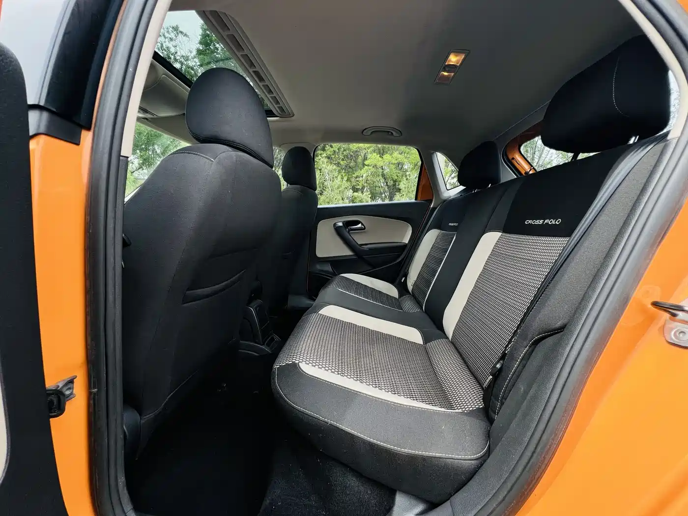 Volkswagen Polo 2012 1.6L Cross Polo AT фото 6