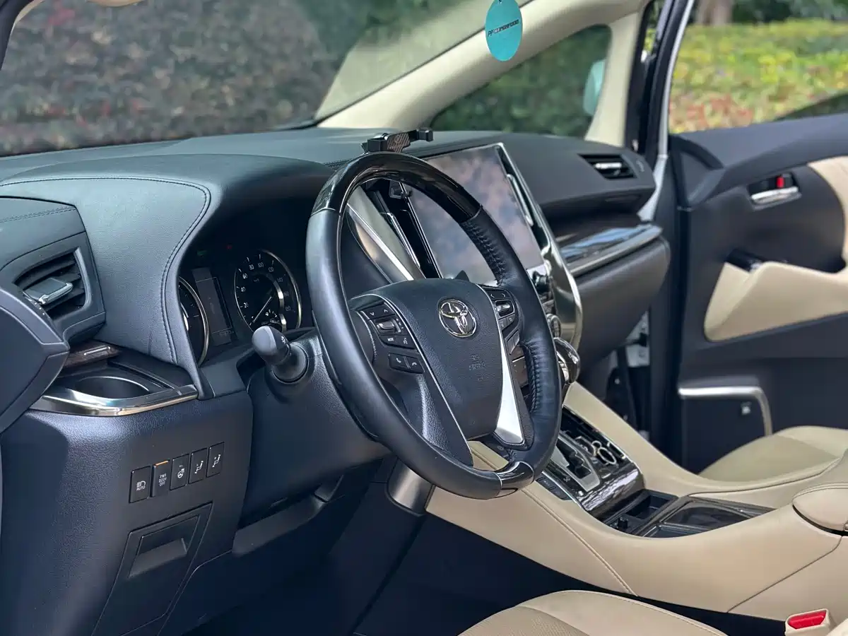 Toyota Vellfire 2023 Crown Hybrid 2.5L HV Ultimate фото 3
