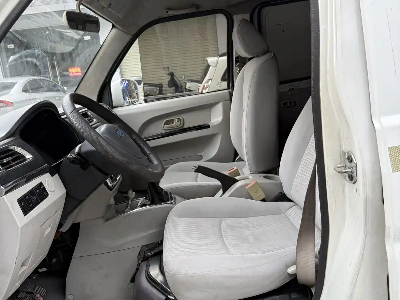 SRM Xinyuan New Energy Hiace EV 2020 2018 EV300 Wealth Edition