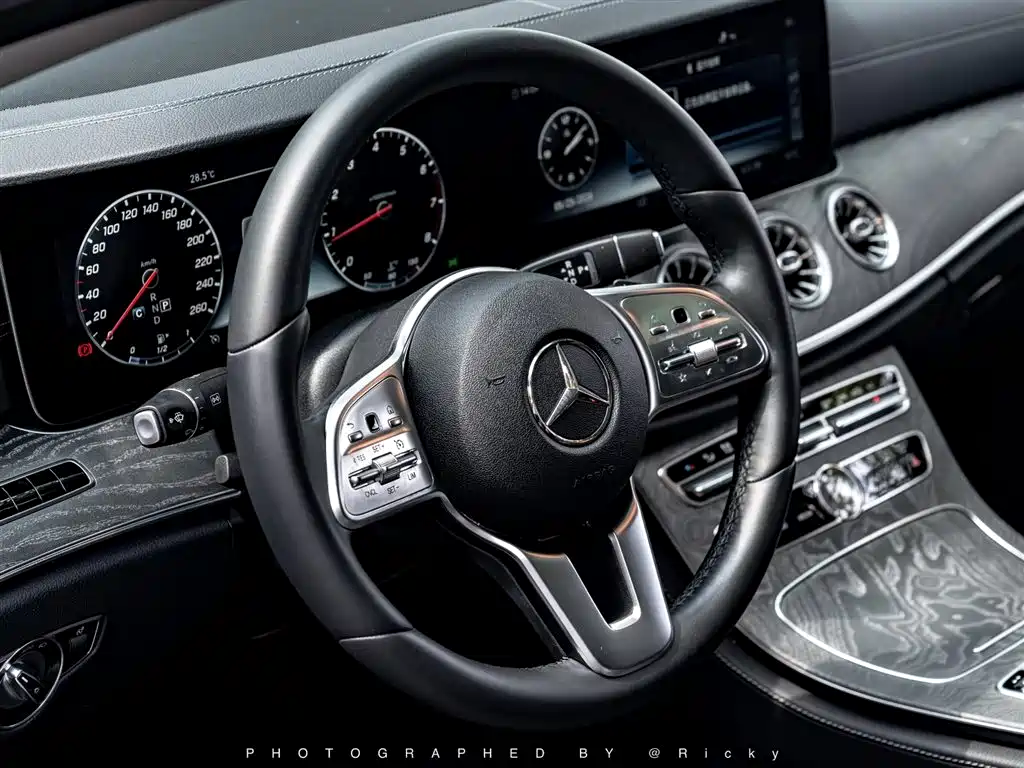 Mercedes-Benz CLS 2018 CLS 300 Luxury фото 4