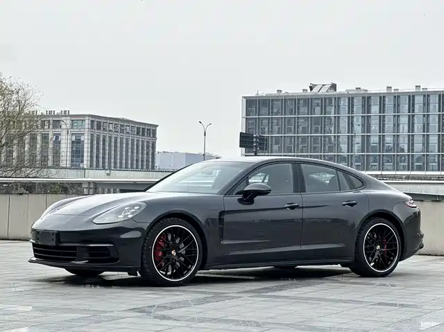 PORSCHE PANAMERA