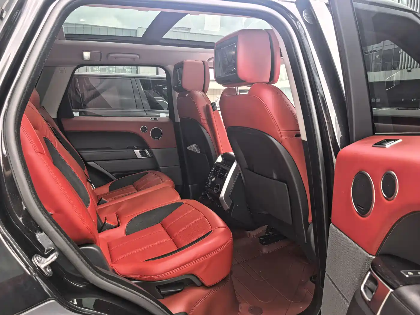 Land Rover Range Rover Sport 2022 3.0 L6 Gloss Black Edition фото 14