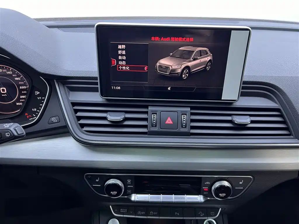 Audi Q5L 2020 Facelift 40 TFSI Honor Fashion фото 26
