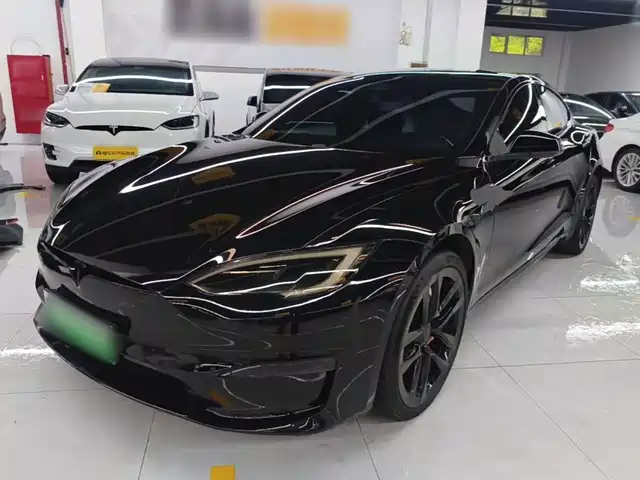 Tesla Model S Два электромотора, полный привод
