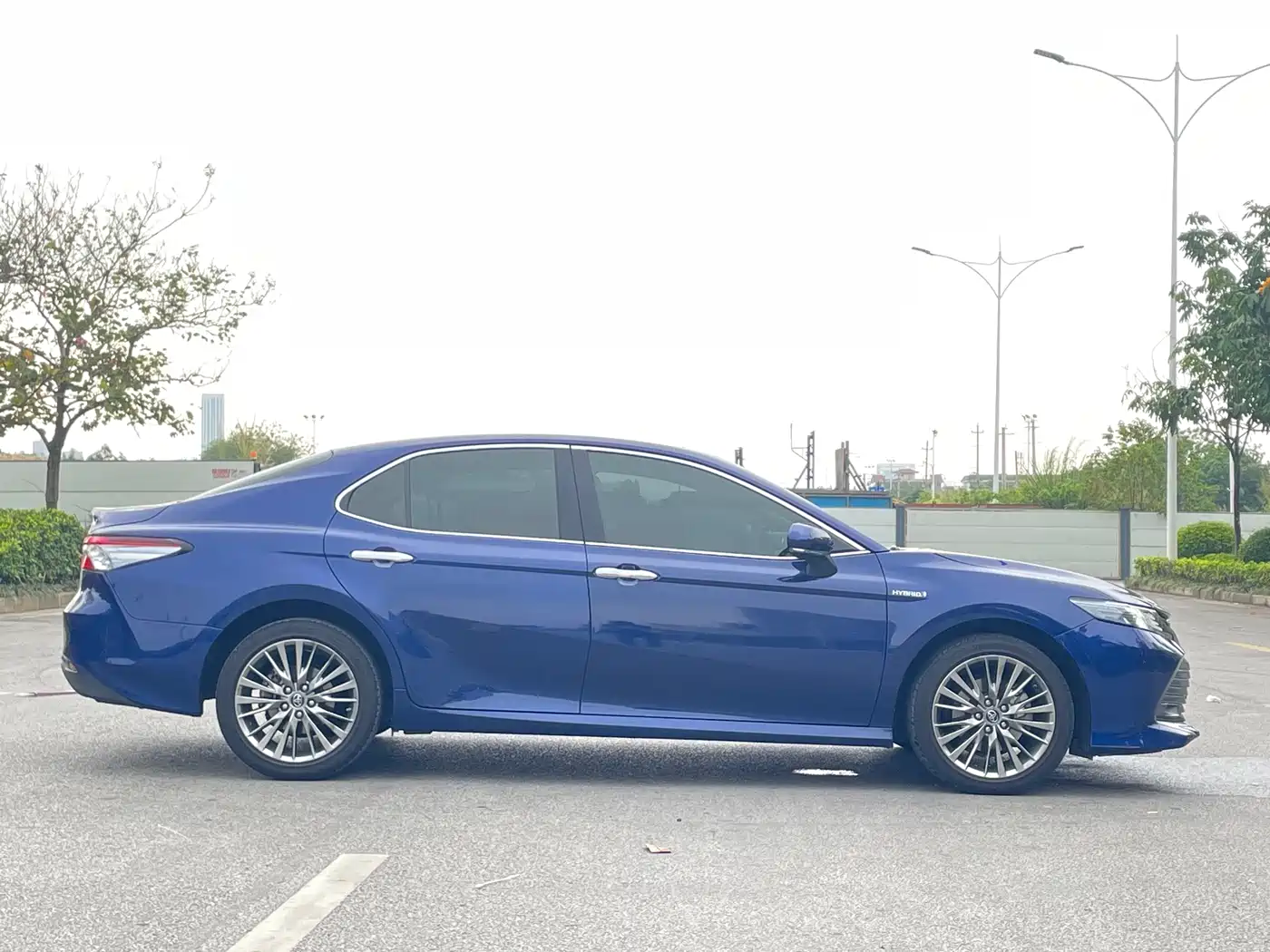 Toyota Camry 2018 Hybrid 2.5HG Luxury Edition фото 4